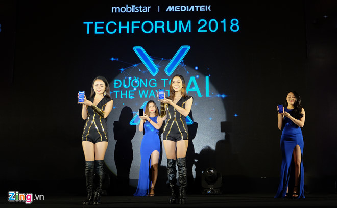 Mobiistar X ra mắt ở VN - dáng giống iPhone X, giá 4,5 triệu đồng