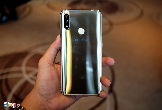 Mobiistar X ra mắt ở VN - dáng giống iPhone X, giá 4,5 triệu đồng