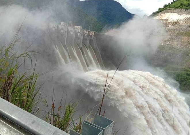 Nghệ An: Đập thủy điện xả lũ do mực nước cao lịch sử, cầu Bản Vẽ dài hơn 90m bị cuốn phăng