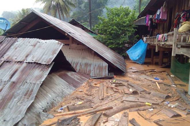 Nghệ An: Đập thủy điện xả lũ do mực nước cao lịch sử, cầu Bản Vẽ dài hơn 90m bị cuốn phăng