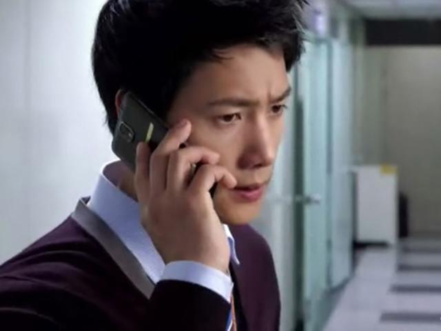 Chồng ngày ngày lén lút nhắn tin với người cũ, vợ bầu lặng người khi biết sự thật đằng sau