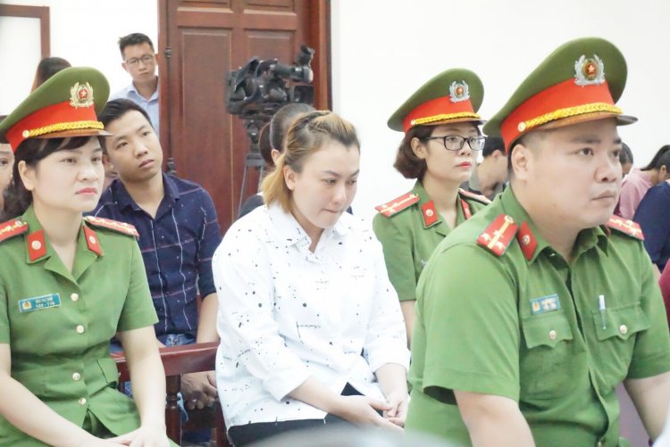 Người mẹ kế thừa nhận đồng thuận việc chồng đánh con riêng: ‘Bị cáo rất ân hận trước việc làm của mình, việc đánh cháu K. là không đúng’