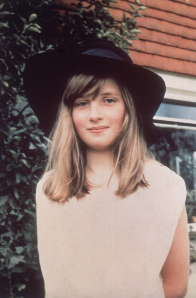 Những sự thật không ai ngờ về cuộc đời của Công nương Diana, bỏ học từ năm 16 tuổi vì học kém, từng làm bảo mẫu và giúp việc