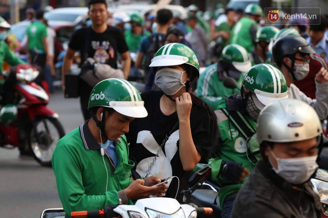 Ngày làm việc cuối cùng trước kỳ nghỉ 2/9: Hàng nghìn người chen chúc tại bến xe, cửa ngõ kẹt cứng