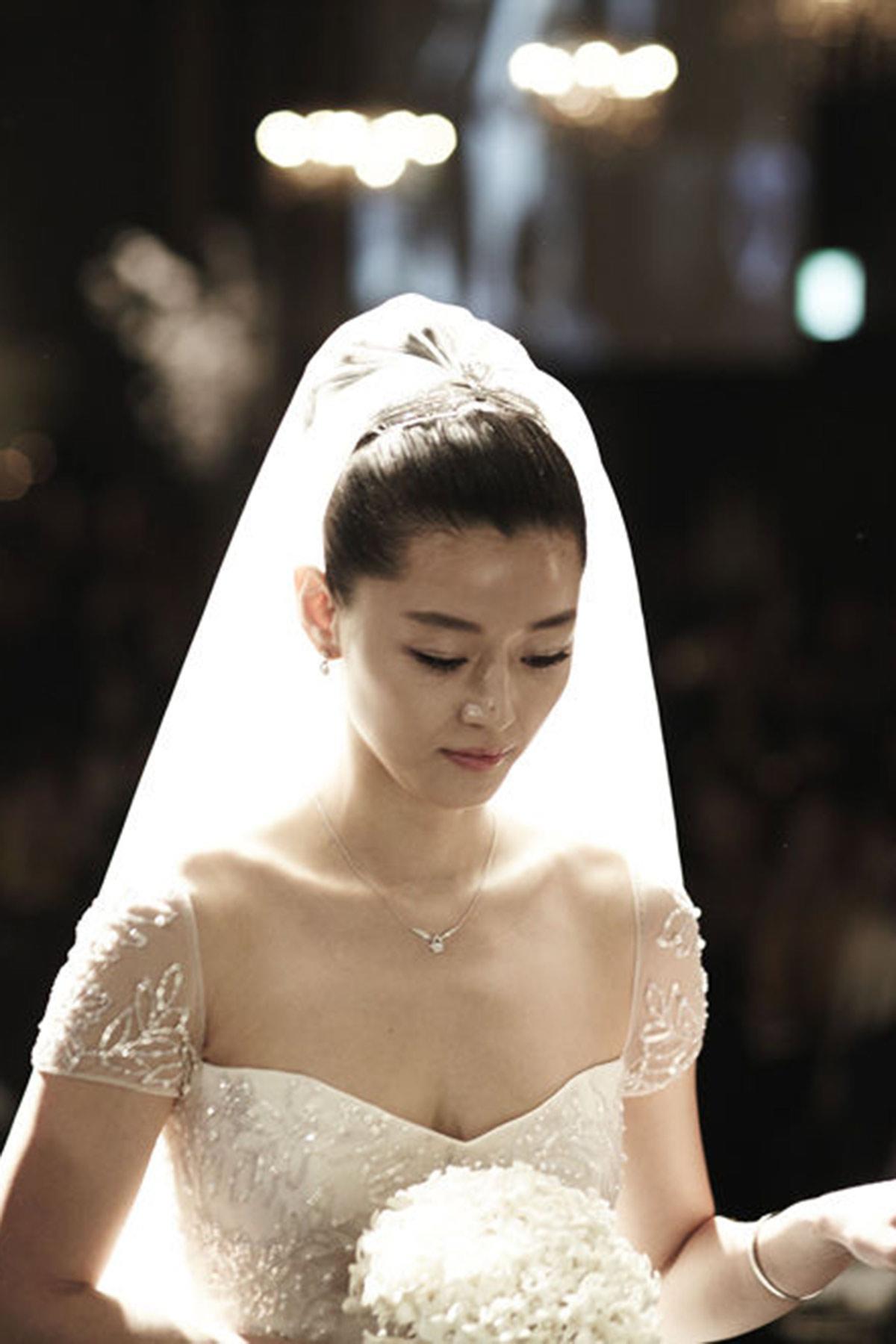 Cuộc đua váy cưới của người đẹp châu Á: chốt hạ, sao Trung chịu chi nhất với giá 900 tỷ