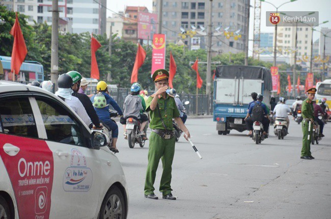 Ngày làm việc cuối cùng trước kỳ nghỉ 2/9: Hàng nghìn người chen chúc tại bến xe, cửa ngõ kẹt cứng
