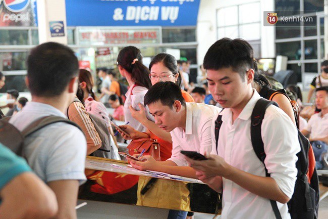 Ngày làm việc cuối cùng trước kỳ nghỉ 2/9: Hàng nghìn người chen chúc tại bến xe, cửa ngõ kẹt cứng