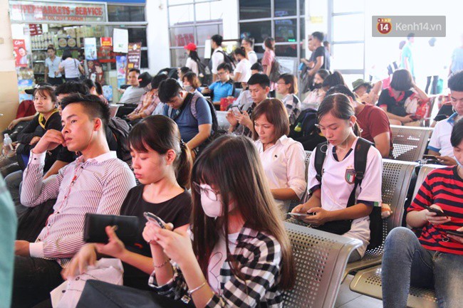 Ngày làm việc cuối cùng trước kỳ nghỉ 2/9: Hàng nghìn người chen chúc tại bến xe, cửa ngõ kẹt cứng