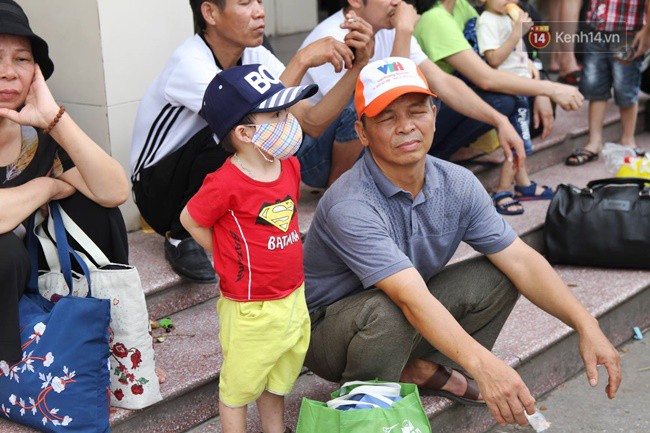 Ngày làm việc cuối cùng trước kỳ nghỉ 2/9: Hàng nghìn người chen chúc tại bến xe, cửa ngõ kẹt cứng