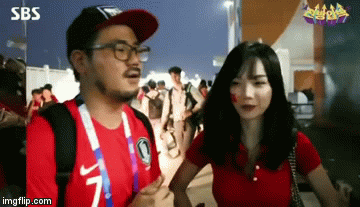 Lên truyền hình Hàn Quốc sau trận bán kết, nữ CĐV Việt khiến NHM xứ Kim Chi xôn xao vì quá xinh