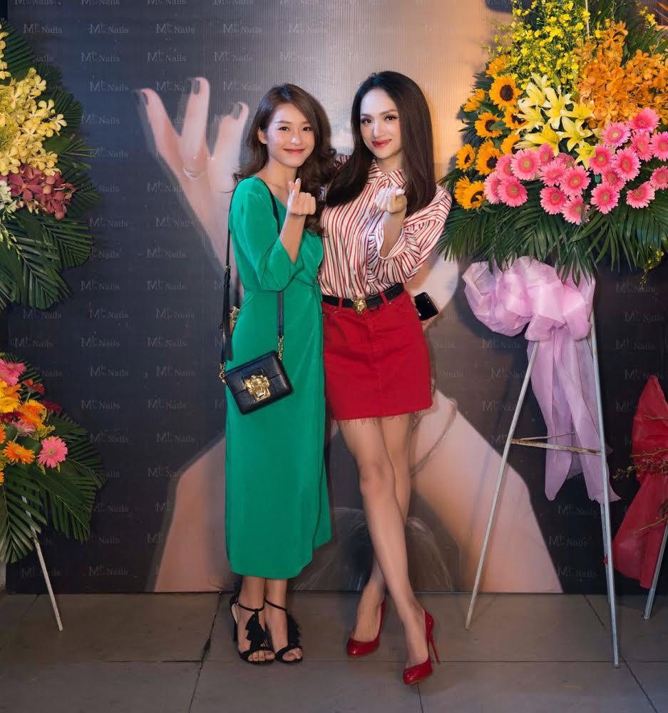 Muốn được sếp khen, đồng nghiệp xuýt xoa thì tham khảo ngay tủ đồ của 4 mỹ nhân này!