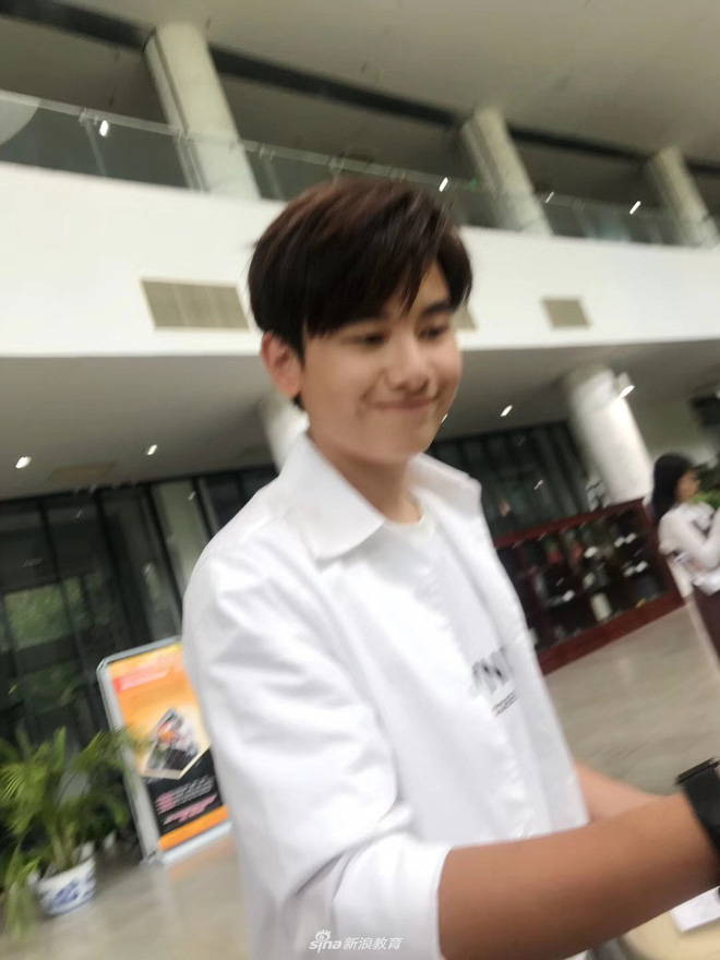 Ngày nhập học của lò đào tạo minh tinh Châu Á: Nhìn đâu cũng thấy trai xinh gái đẹp Ngày nhập học của lò đào tạo minh tinh Châu Á: Nhìn đâu cũng thấy trai xinh gái đẹp