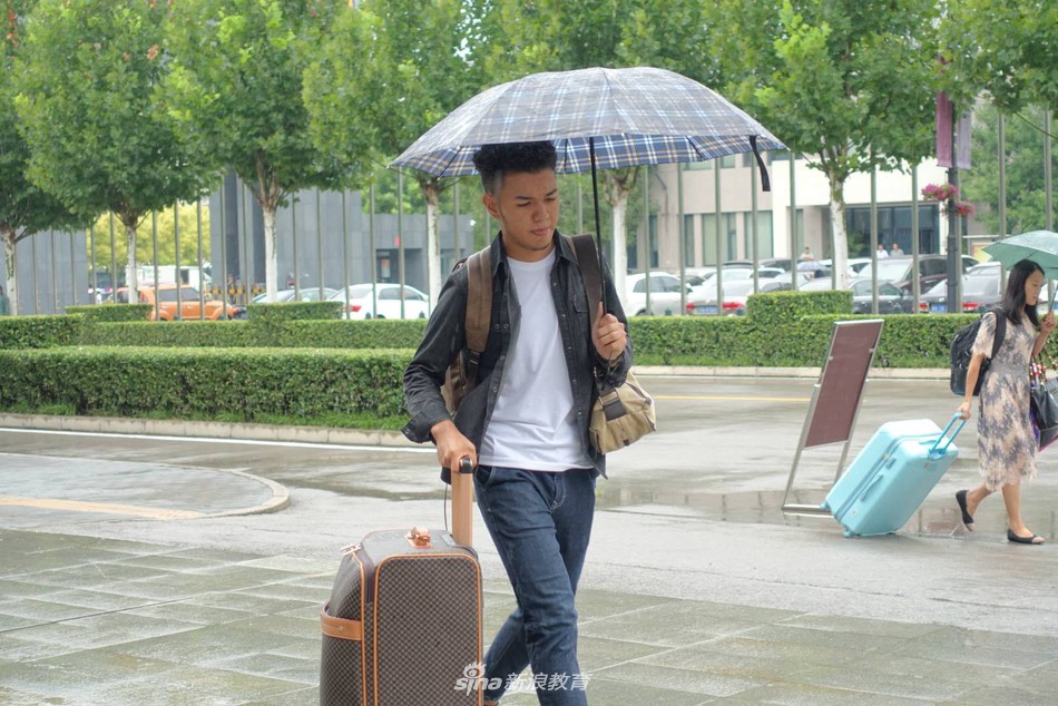 Ngày nhập học của lò đào tạo minh tinh Châu Á: Nhìn đâu cũng thấy trai xinh gái đẹp