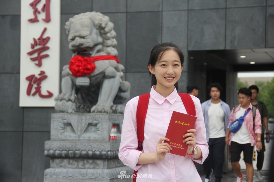 Ngày nhập học của lò đào tạo minh tinh Châu Á: Nhìn đâu cũng thấy trai xinh gái đẹp Ngày nhập học của lò đào tạo minh tinh Châu Á: Nhìn đâu cũng thấy trai xinh gái đẹp