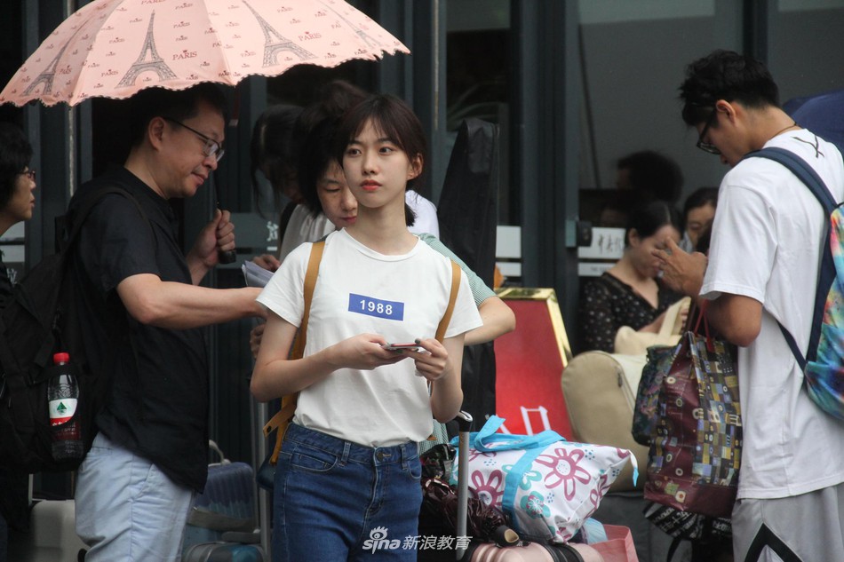 Ngày nhập học của lò đào tạo minh tinh Châu Á: Nhìn đâu cũng thấy trai xinh gái đẹp Ngày nhập học của lò đào tạo minh tinh Châu Á: Nhìn đâu cũng thấy trai xinh gái đẹp