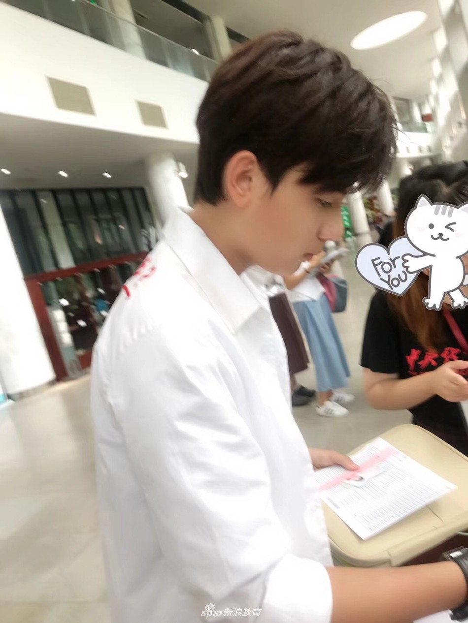 Ngày nhập học của lò đào tạo minh tinh Châu Á: Nhìn đâu cũng thấy trai xinh gái đẹp