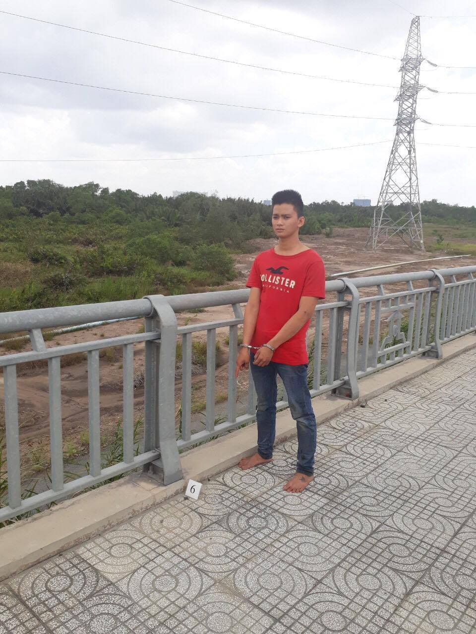 Bị truy đuổi lúc rạng sáng, kẻ trộm nhảy sông hòng tẩu thoát ở Sài Gòn