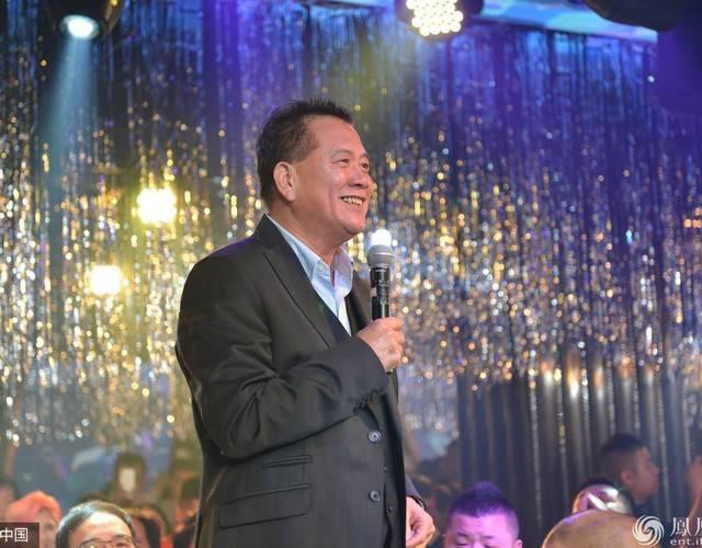 Đại ca Châu Tinh Trì: U70 bị bệnh tật hành hạ, may mắn có vợ đẹp kém 16 tuổi yêu thương