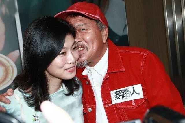 Đại ca Châu Tinh Trì: U70 bị bệnh tật hành hạ, may mắn có vợ đẹp kém 16 tuổi yêu thương