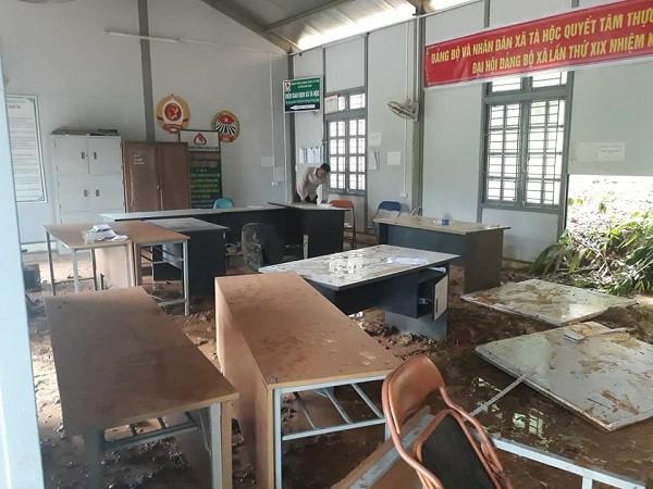 Video: Lũ cuốn trôi nhà cửa đồ đạc người dân tại Mai Sơn