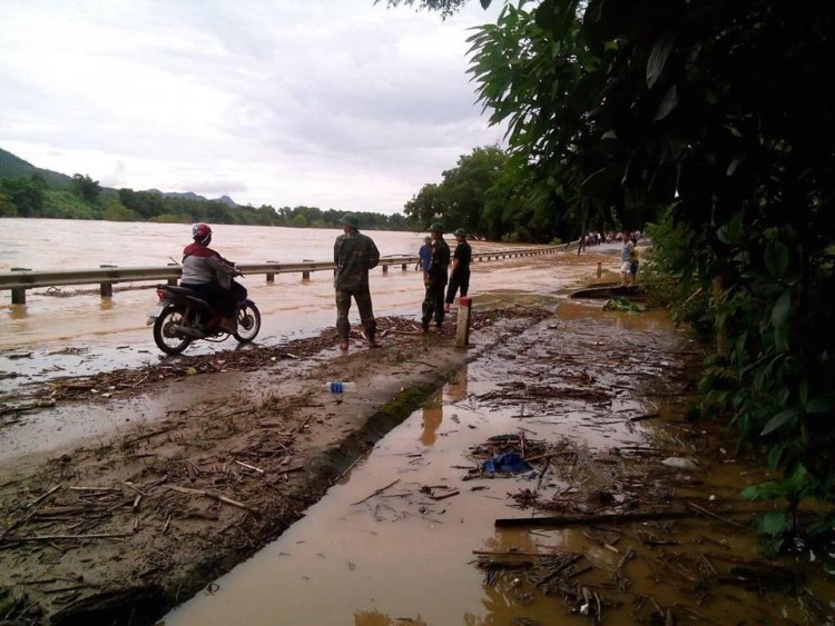 Nhiều nơi ngập sâu vì thủy điện xả lũ ở Nghệ An