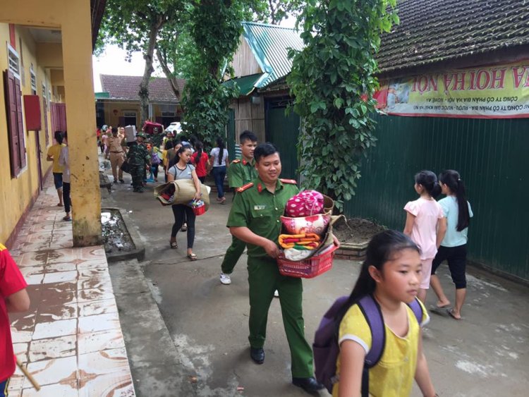 Nhiều nơi ngập sâu vì thủy điện xả lũ ở Nghệ An