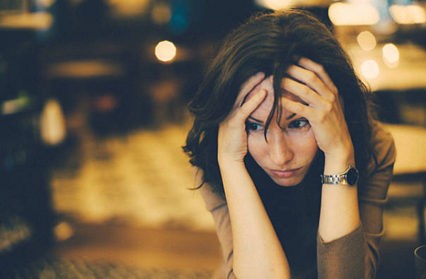 Gắp miếng thịt trên đĩa, nhìn sang thấy bố chồng đang nguýt dài để rồi khi biết được lí do tôi chỉ muốn ra ăn riêng ngay lập tức