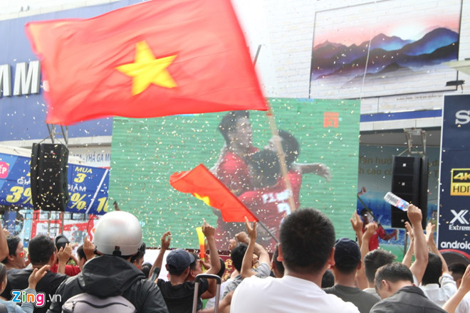 Hàng triệu cổ động viên lặng người sau loạt penalty cân não