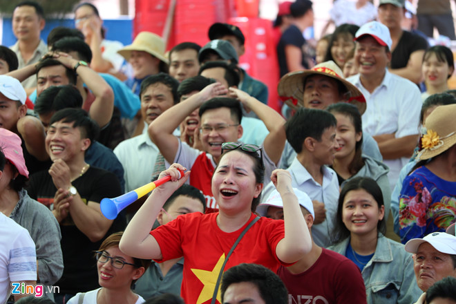 Hàng triệu cổ động viên lặng người sau loạt penalty cân não