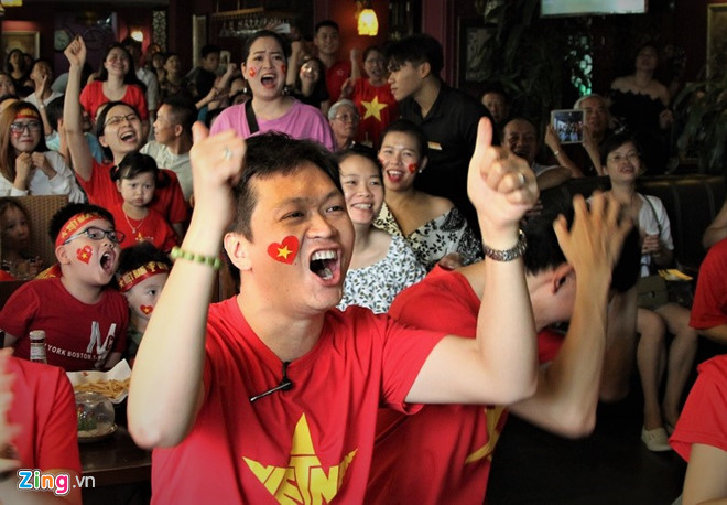 Hàng triệu cổ động viên lặng người sau loạt penalty cân não