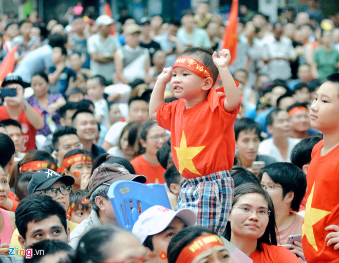 Hàng triệu cổ động viên lặng người sau loạt penalty cân não