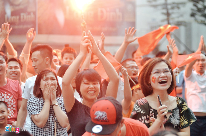 Hàng triệu cổ động viên lặng người sau loạt penalty cân não