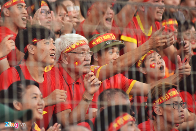 Hàng triệu cổ động viên lặng người sau loạt penalty cân não