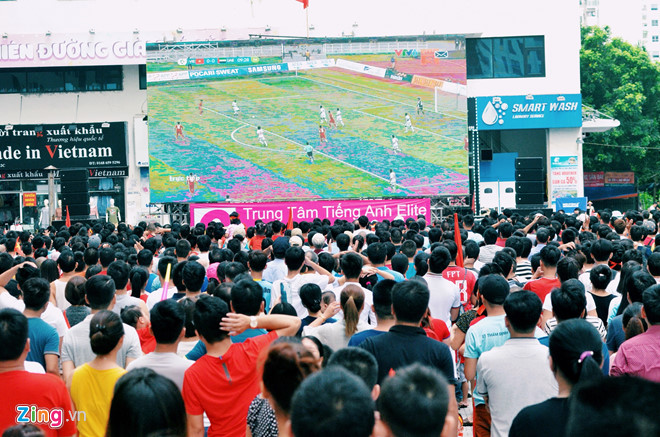 Hàng triệu cổ động viên lặng người sau loạt penalty cân não