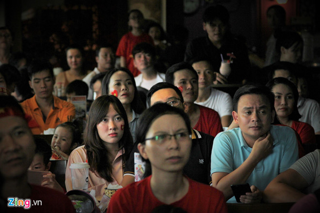 Hàng triệu cổ động viên lặng người sau loạt penalty cân não