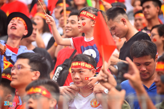 Hàng triệu cổ động viên lặng người sau loạt penalty cân não