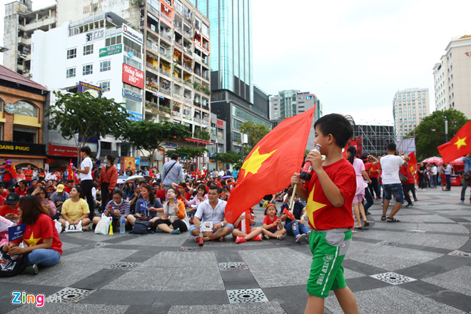 Hàng triệu cổ động viên lặng người sau loạt penalty cân não