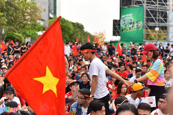 Hàng triệu cổ động viên lặng người sau loạt penalty cân não