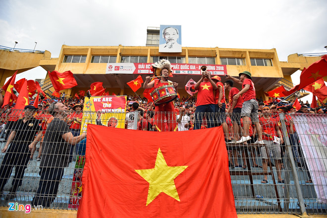 Hàng triệu cổ động viên lặng người sau loạt penalty cân não