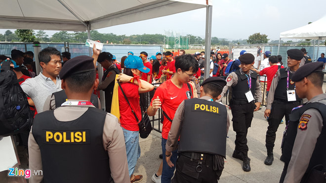 Hàng triệu cổ động viên lặng người sau loạt penalty cân não