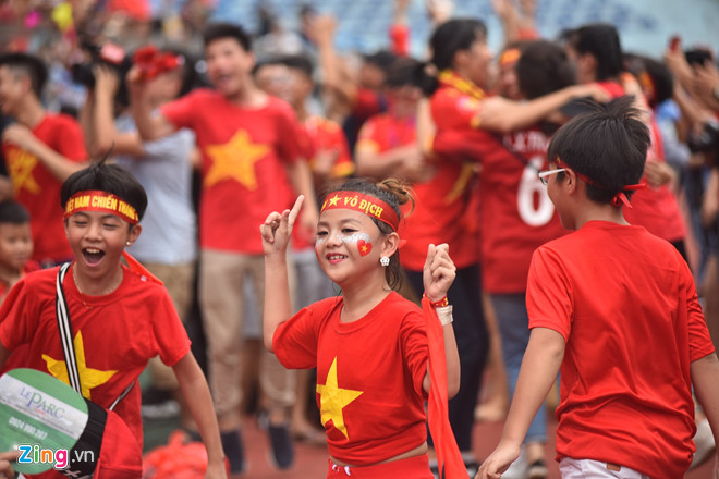 Hàng triệu cổ động viên lặng người sau loạt penalty cân não