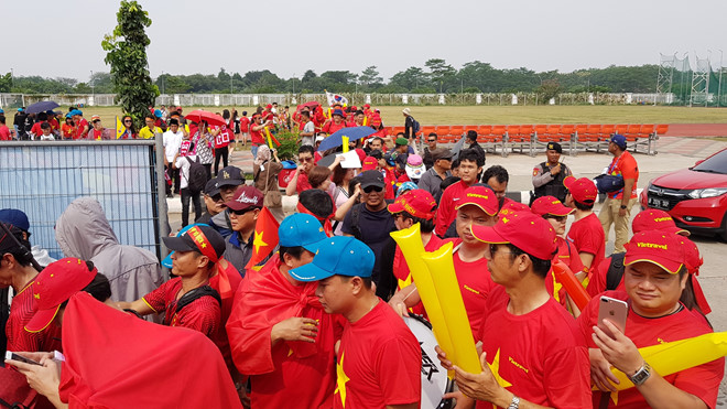 Hàng triệu cổ động viên lặng người sau loạt penalty cân não