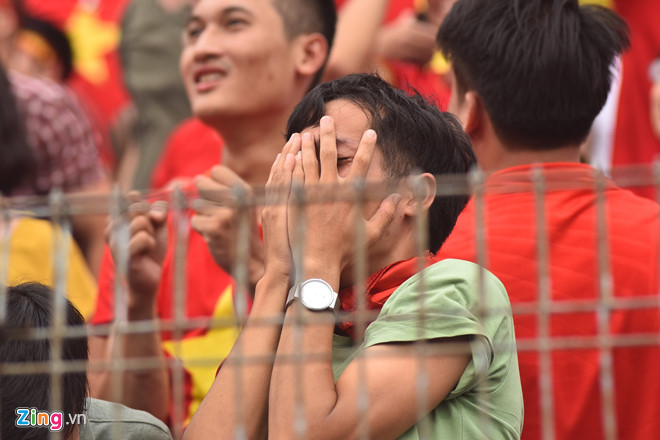 Hàng triệu cổ động viên lặng người sau loạt penalty cân não