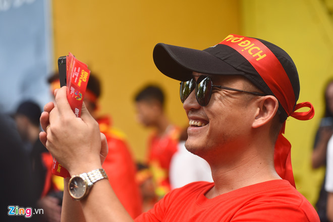 Hàng triệu cổ động viên lặng người sau loạt penalty cân não