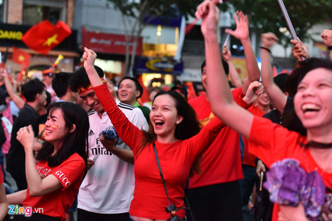 Hàng triệu cổ động viên lặng người sau loạt penalty cân não