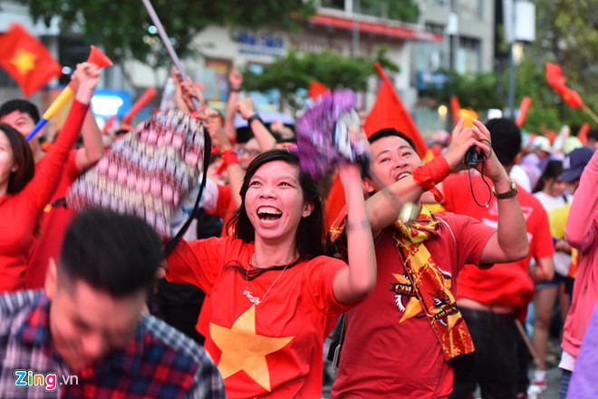 Hàng triệu cổ động viên lặng người sau loạt penalty cân não