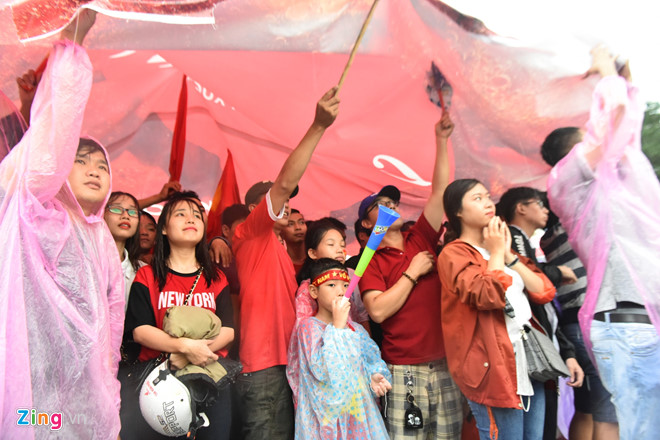 Hàng triệu cổ động viên lặng người sau loạt penalty cân não