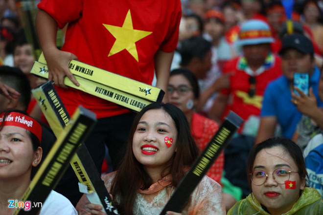 Hàng triệu cổ động viên lặng người sau loạt penalty cân não