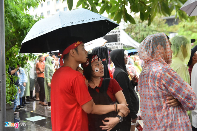 Hàng triệu cổ động viên lặng người sau loạt penalty cân não