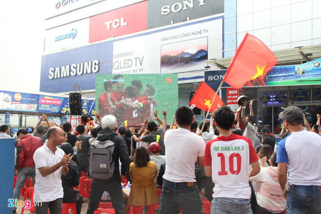 Hàng triệu cổ động viên lặng người sau loạt penalty cân não